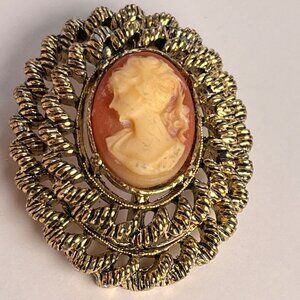 Gerry's Vintage Gold-Tone Cameo Brooch Pin With Ornate Twisted Frame & Classic L
